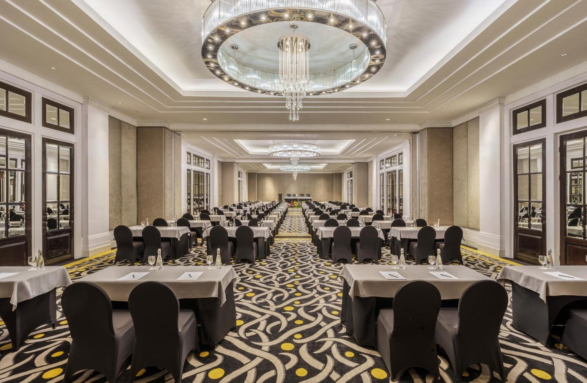 Hotel Ciputra World Surabaya Managed By Swiss-Belhotel International Buitenkant foto