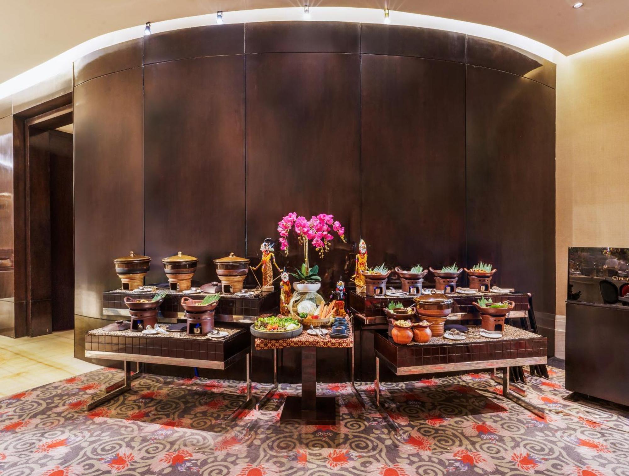 Hotel Ciputra World Surabaya Managed By Swiss-Belhotel International Buitenkant foto