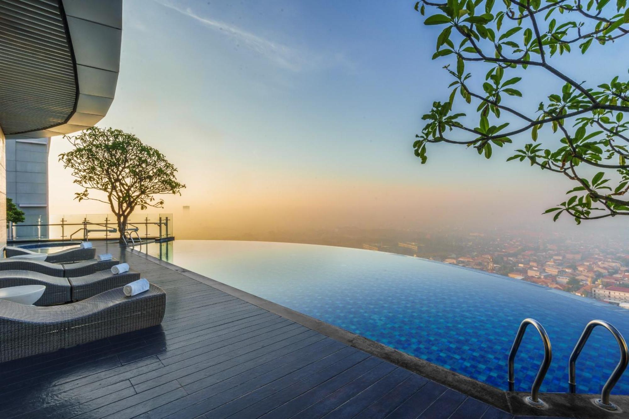 Hotel Ciputra World Surabaya Managed By Swiss-Belhotel International Buitenkant foto