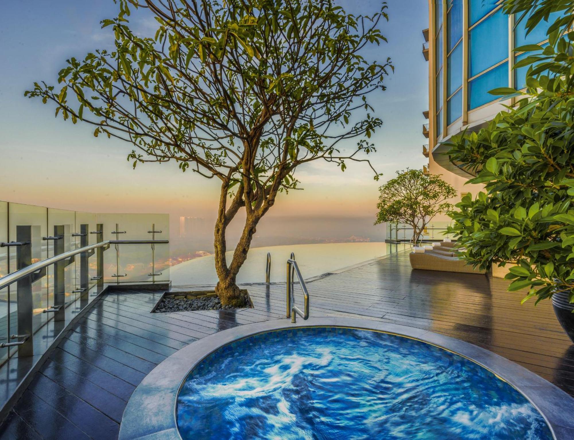 Hotel Ciputra World Surabaya Managed By Swiss-Belhotel International Buitenkant foto